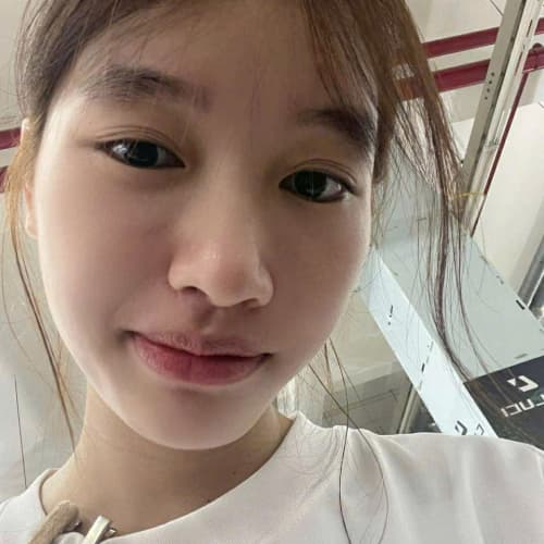 lisa, 21, from Vietnam