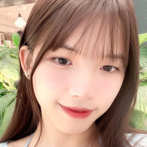 Lucky, 23, from Vietnam