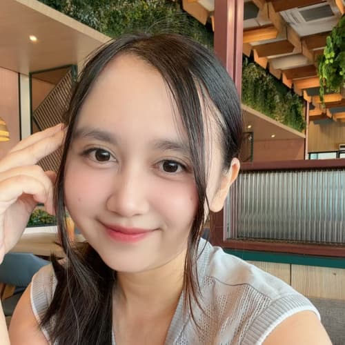 Layla, 26, from Indonesia