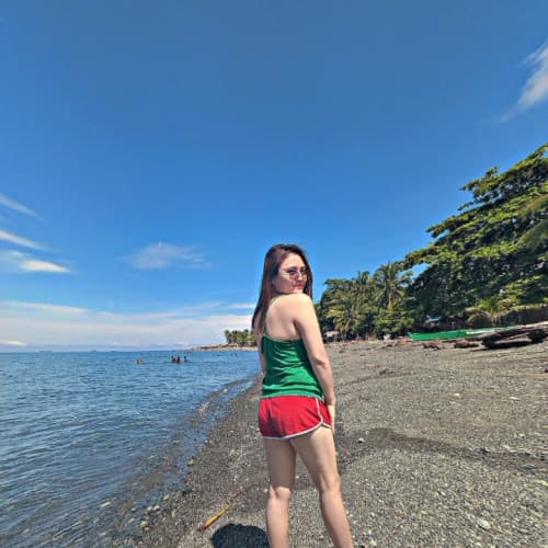Jhe, 29, from Philippines