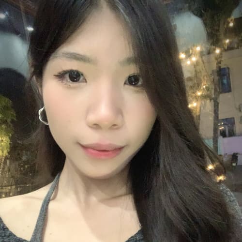 Lina, 22, from Vietnam