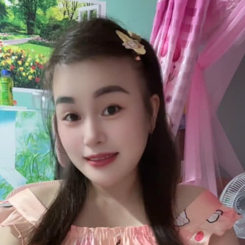 Hương, 26, from Vietnam