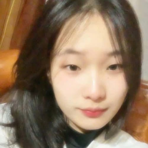Luna, 23, from Vietnam