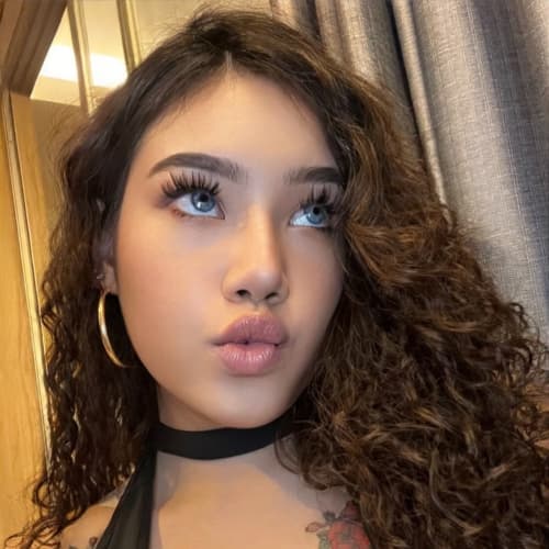 Molly, 31, from Thailand