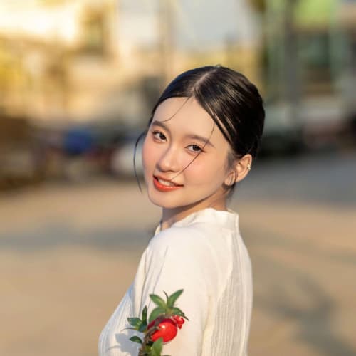 Gem, 20, from Vietnam