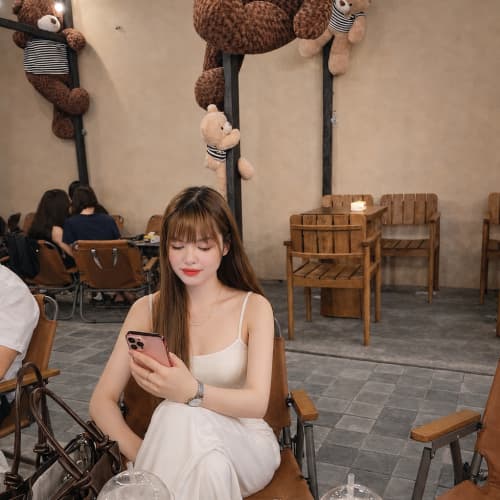 susu, 22, from Vietnam