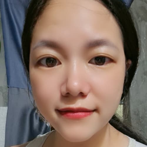 Luna, 26, from Vietnam