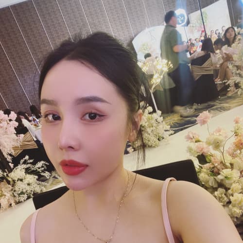 Mi, 26, from Malaysia