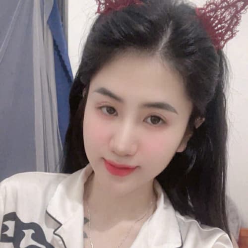 Tina, 26, from Vietnam