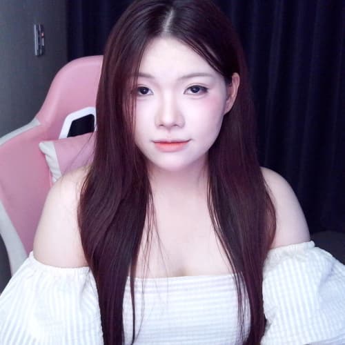 Nami, 24, from Vietnam