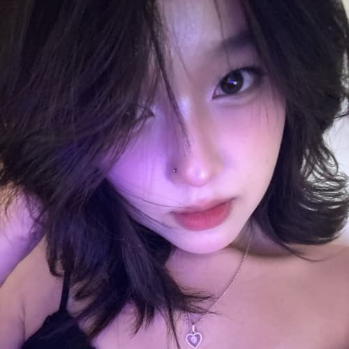 Alina, 20, from Vietnam